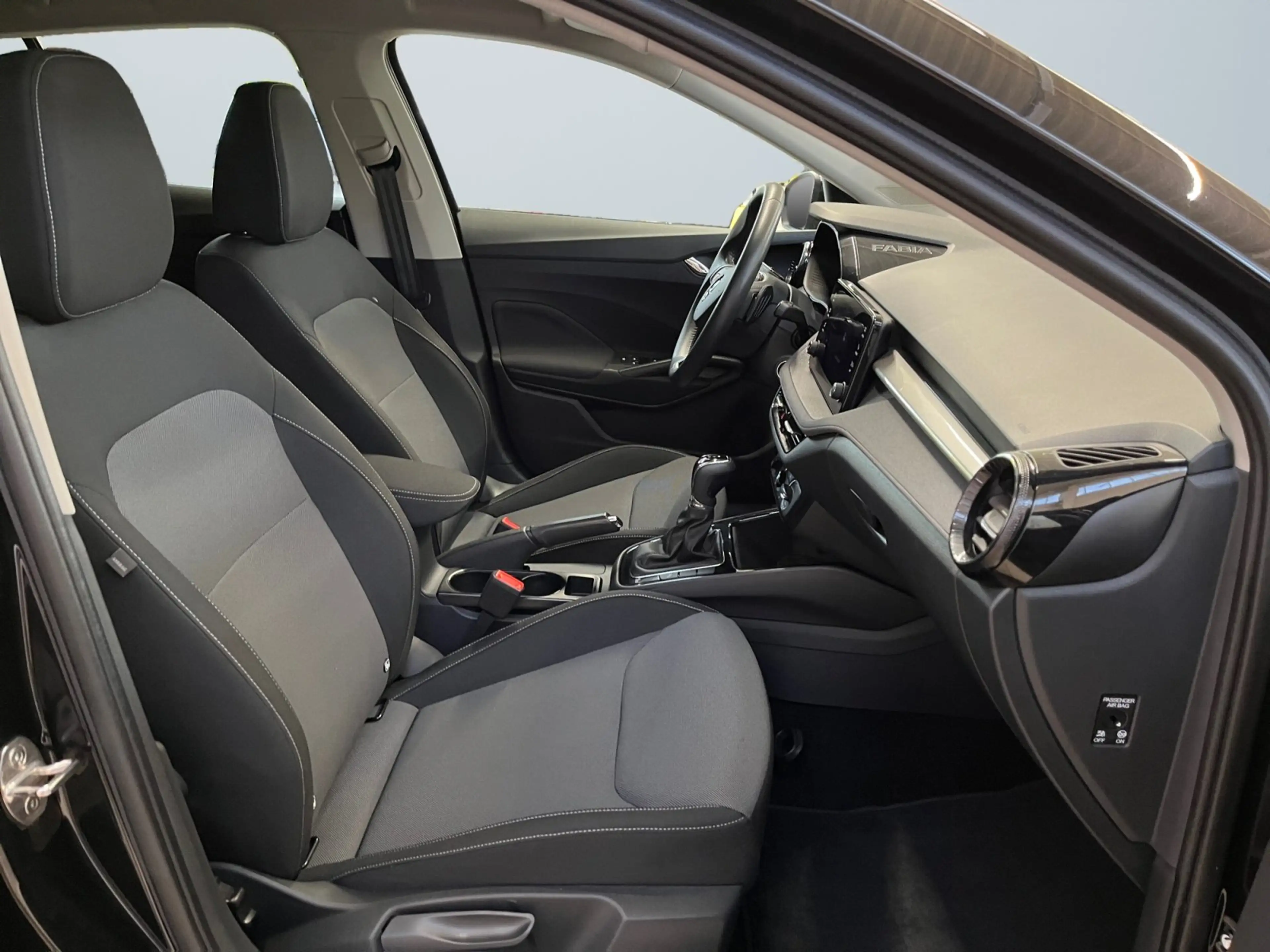 Skoda Fabia Drive 1.0 TSI DSG FernlichtAssist Kamera — photo 12