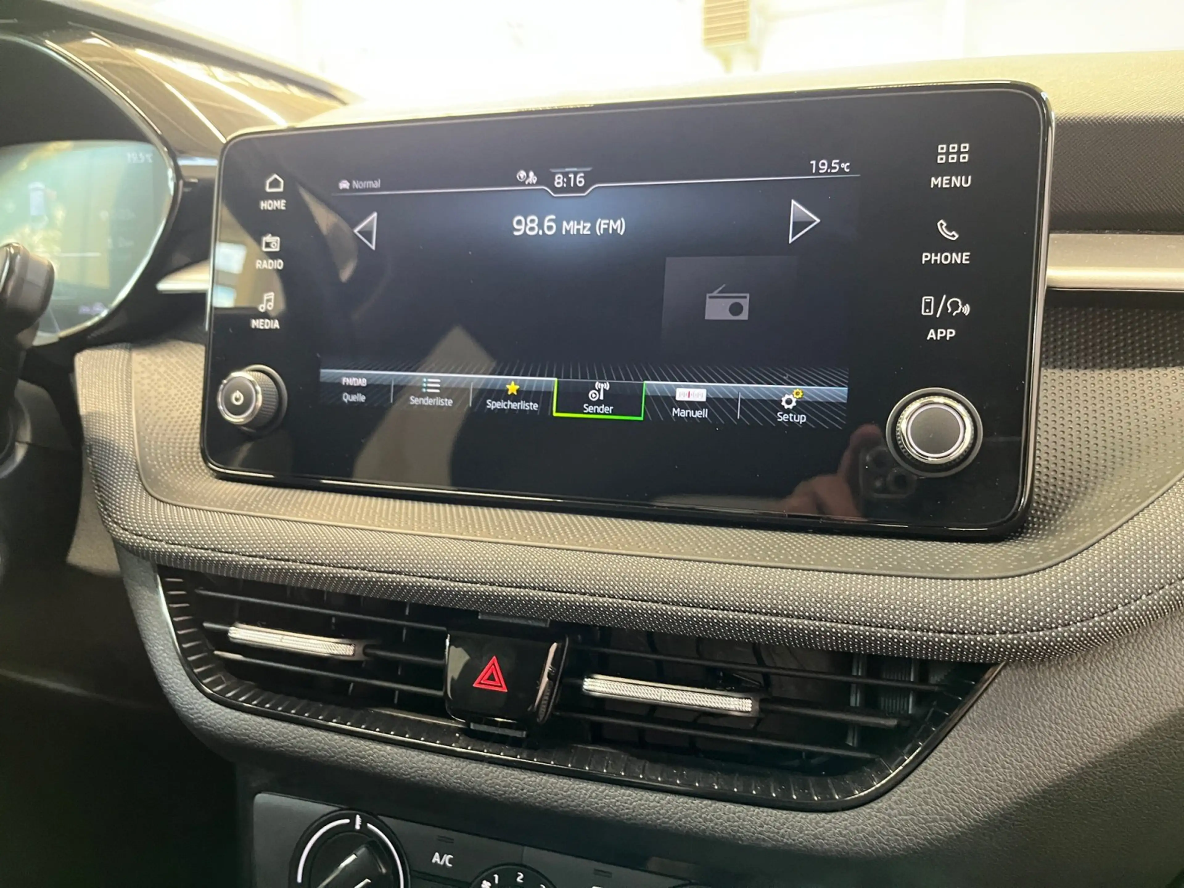 Skoda Fabia Drive 1.0 TSI DSG FernlichtAssist Kamera — photo 15