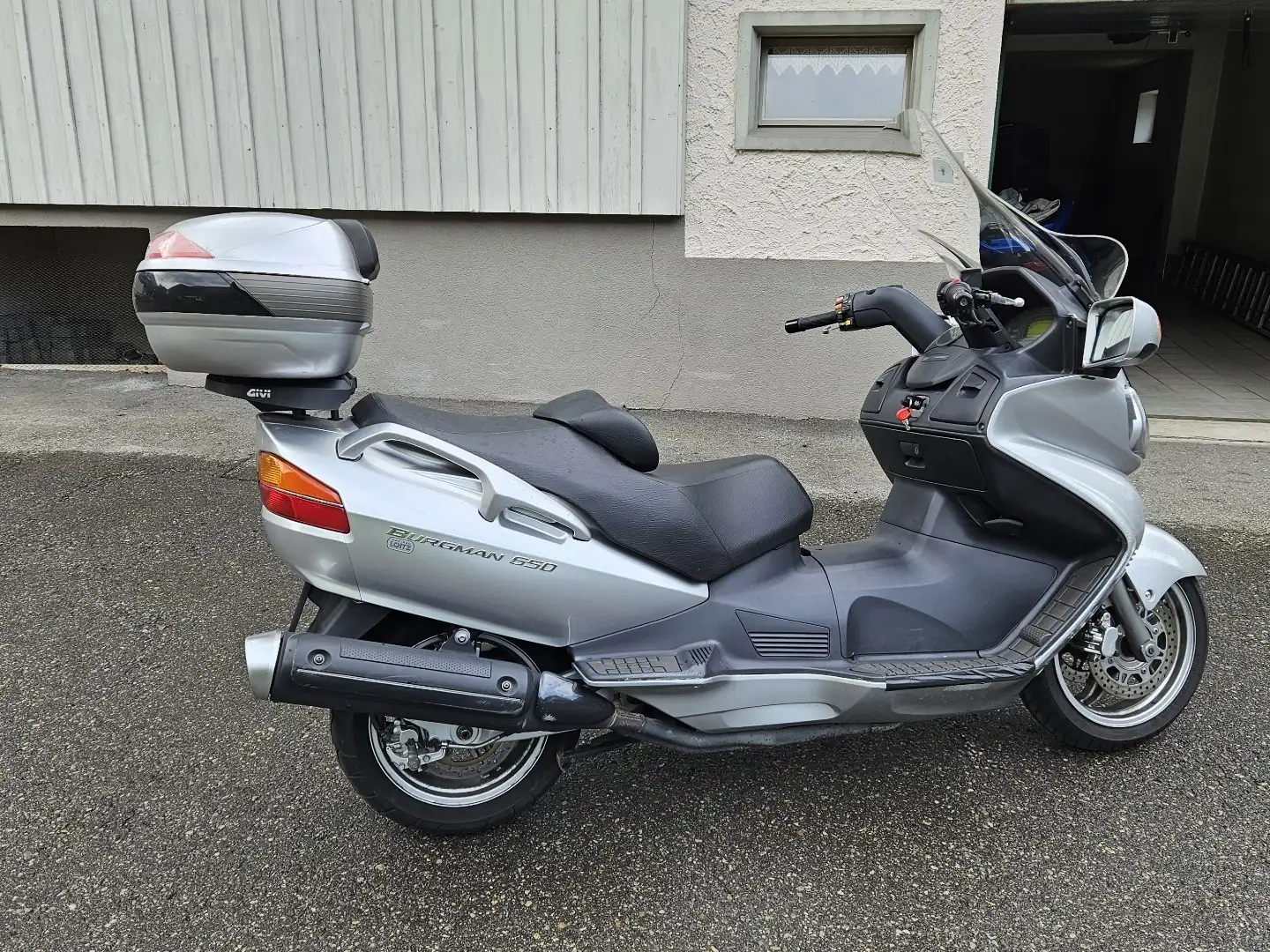 Suzuki Burgman 650 Silber - 2
