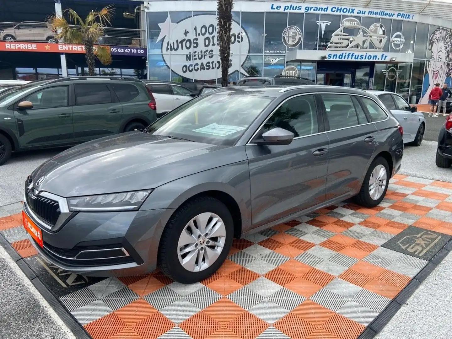 Skoda Octavia 2.0 TDI 115 BV6 AMBITION Caméra ADML Gris - 1