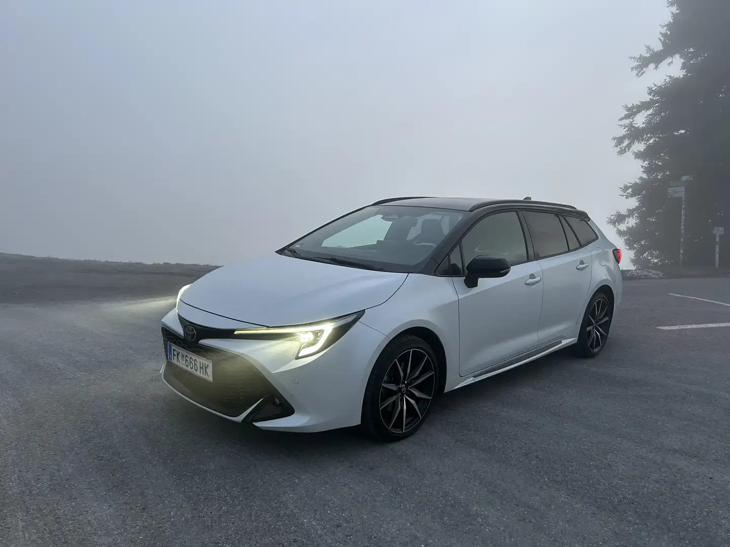 Toyota Corolla 2,0 Touring Sports Hybrid GR-Sport - 1