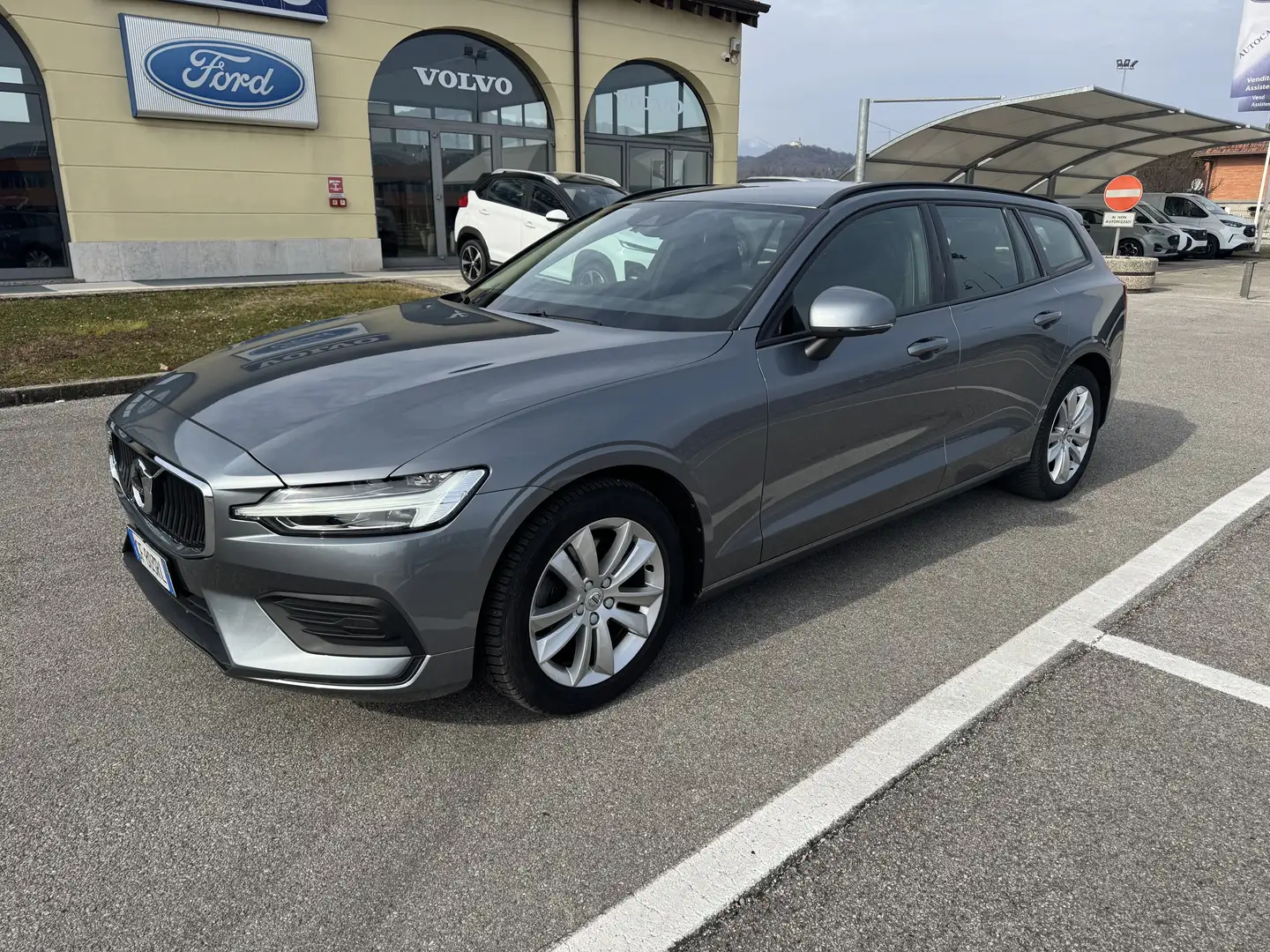Volvo V60 B4 (Diesel/Hybrid) Momentum Business Gris - 1