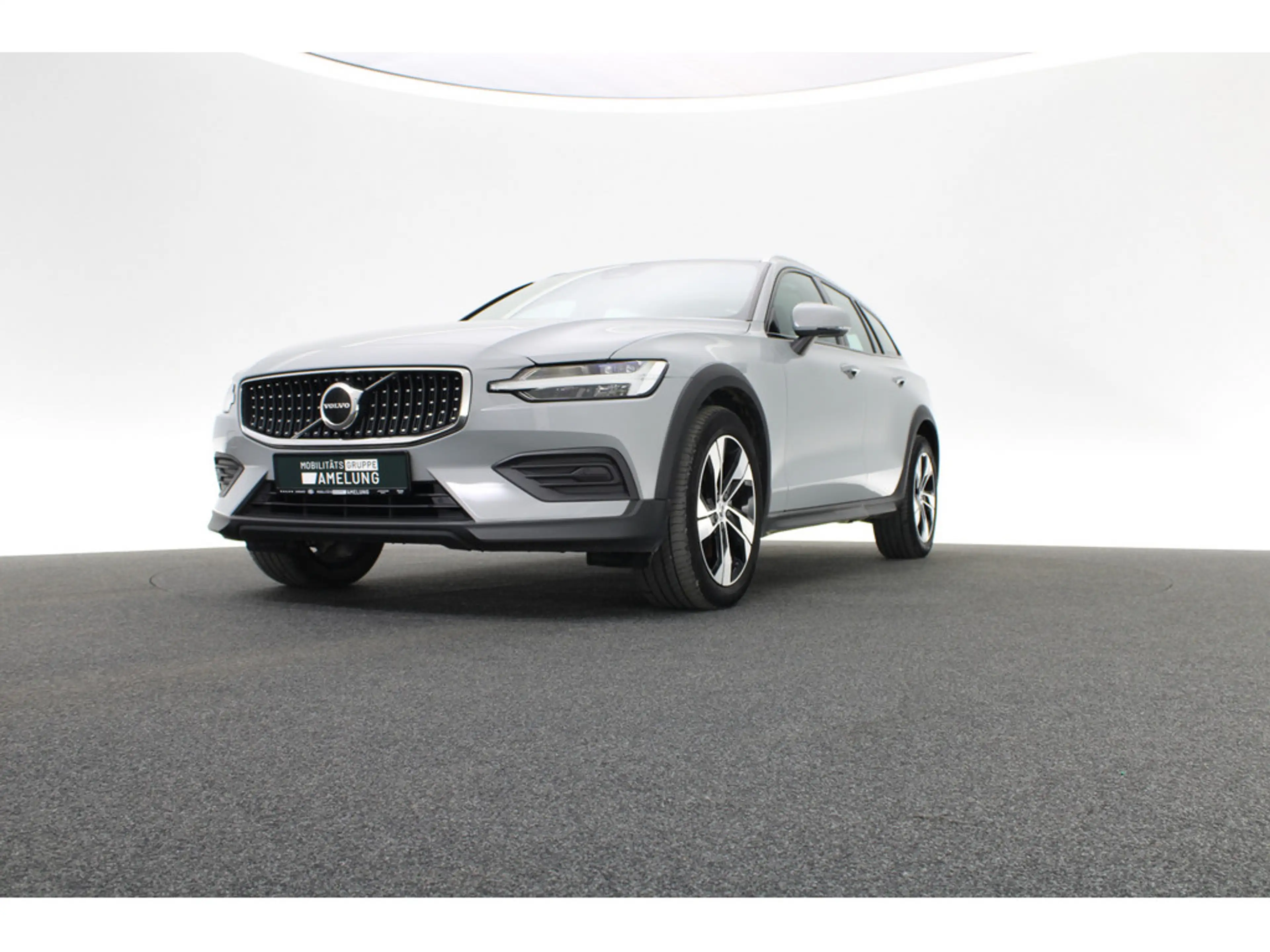 Volvo V60 Cross Country 2.0 Plus AWD LEDER KAMERA — photo 11