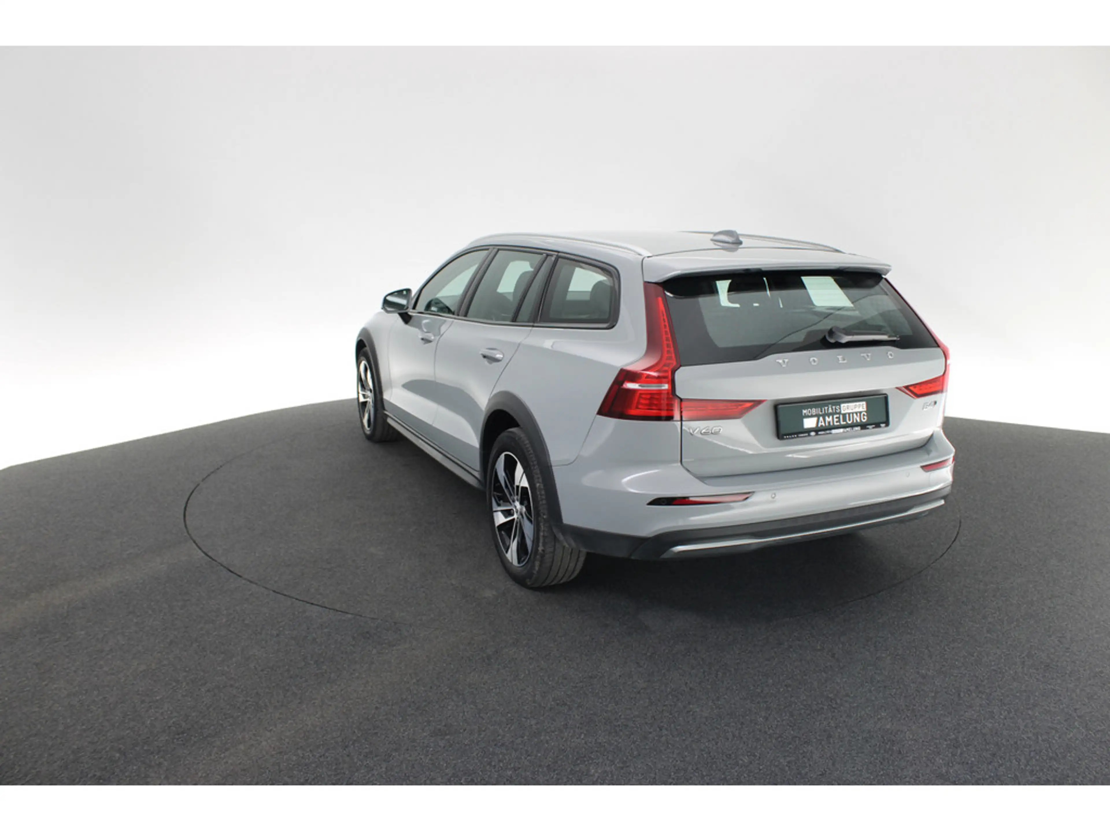 Volvo V60 Cross Country 2.0 Plus AWD LEDER KAMERA — photo 14