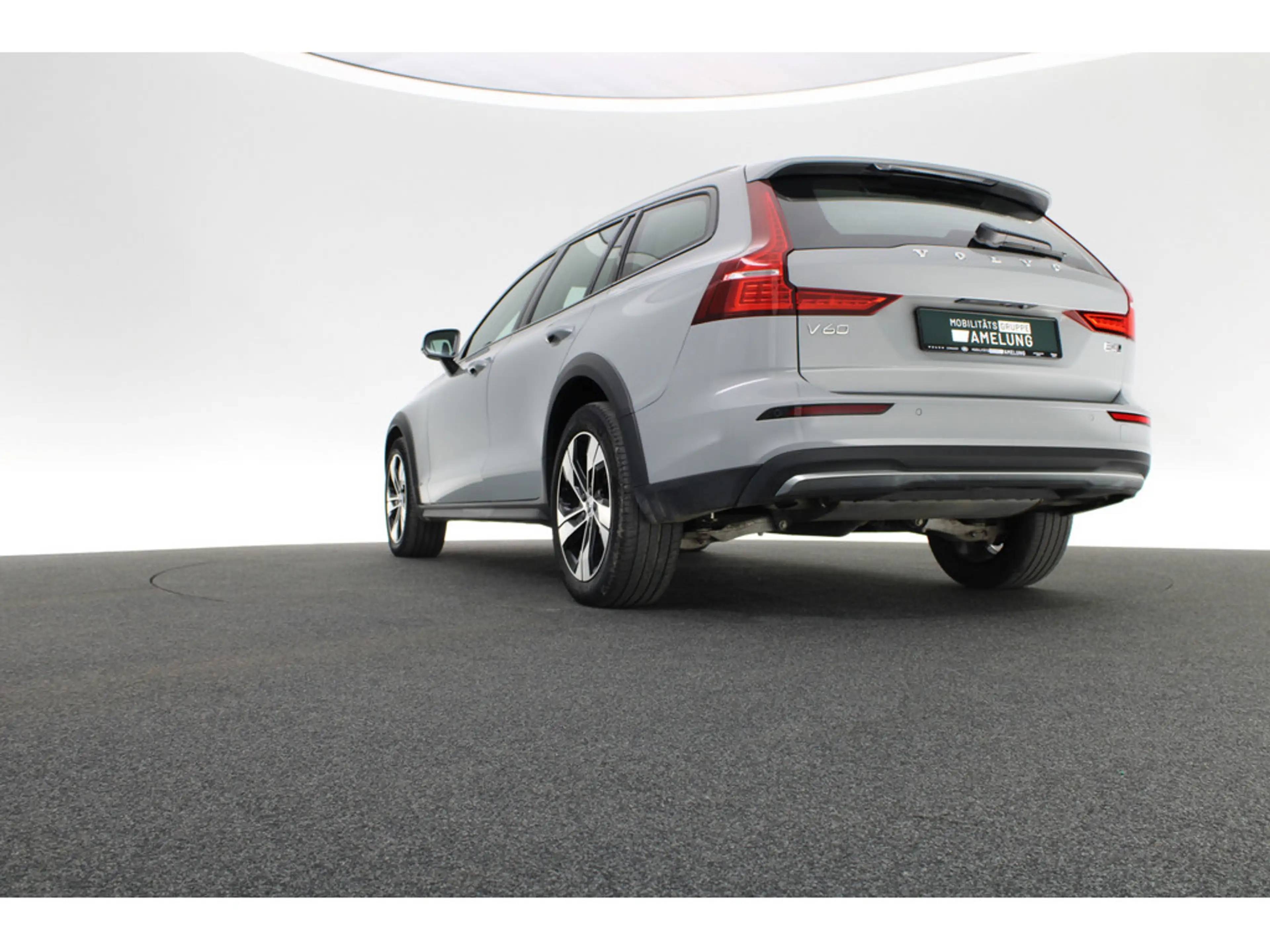 Volvo V60 Cross Country 2.0 Plus AWD LEDER KAMERA — photo 12