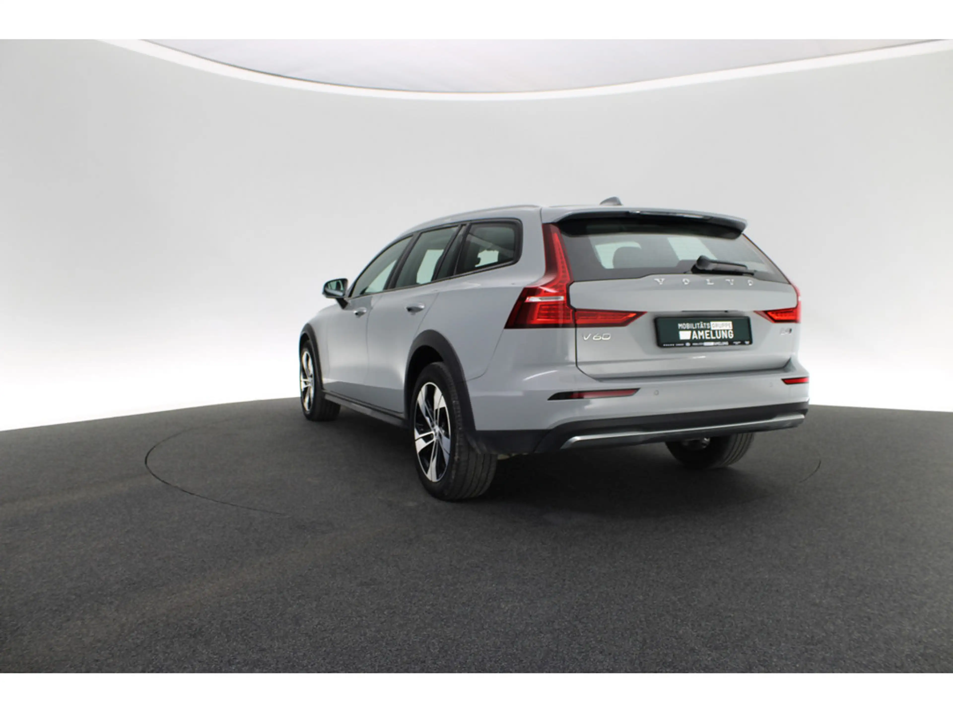 Volvo V60 Cross Country 2.0 Plus AWD LEDER KAMERA — photo 3