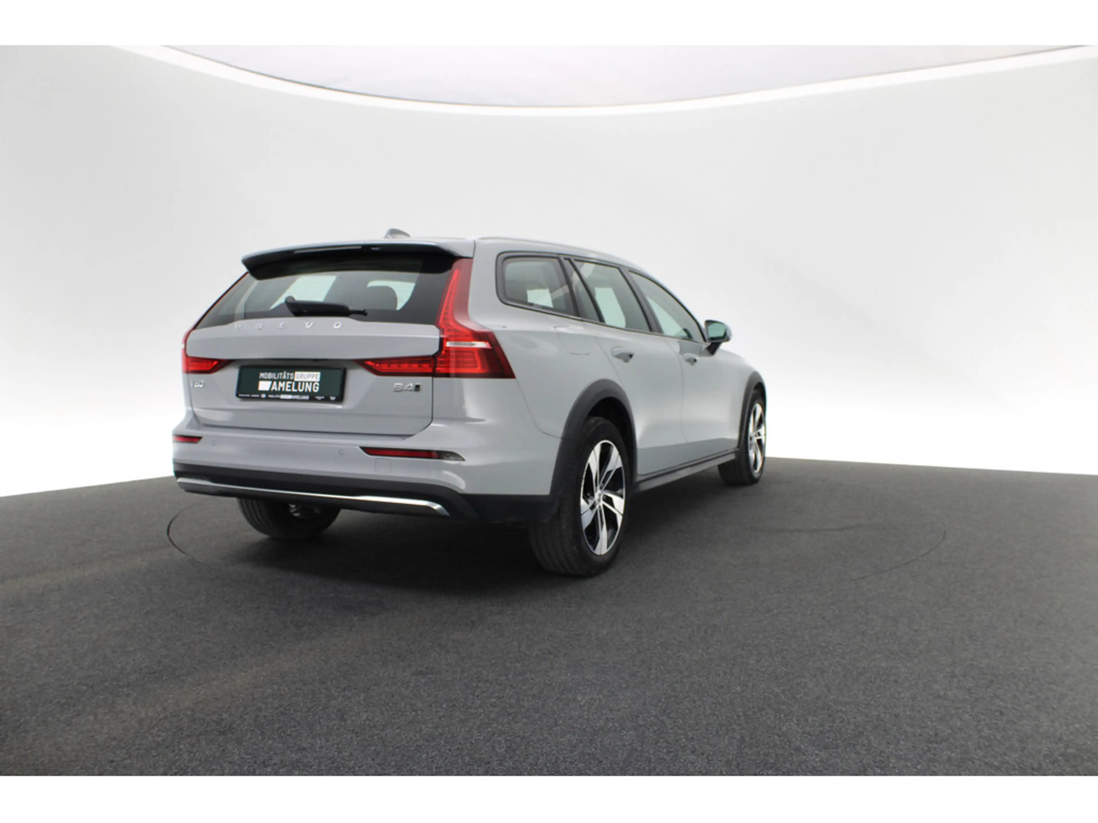 Volvo V60 Cross Country 2.0 Plus AWD LEDER KAMERA — photo 6