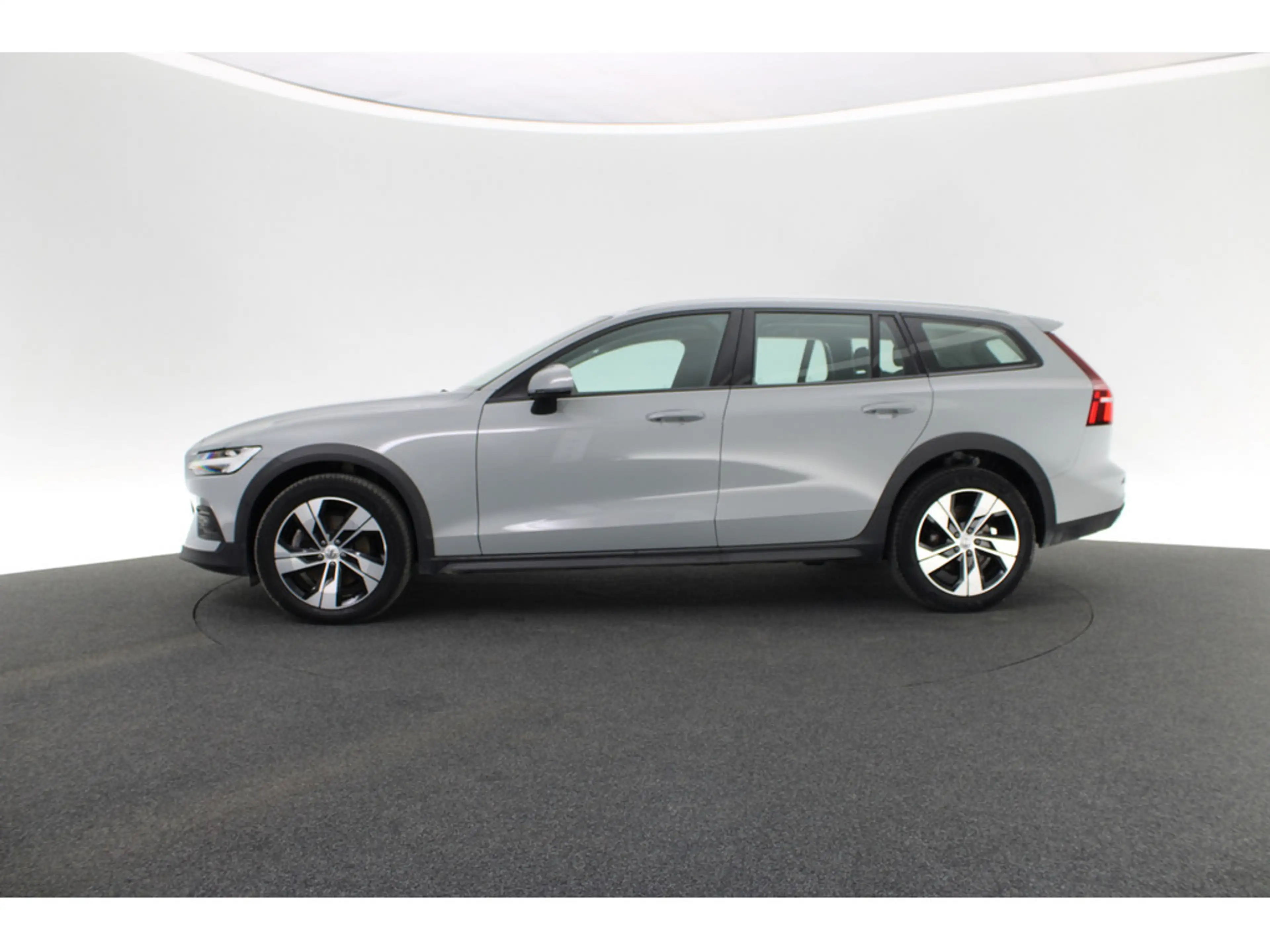 Volvo V60 Cross Country 2.0 Plus AWD LEDER KAMERA — photo 2