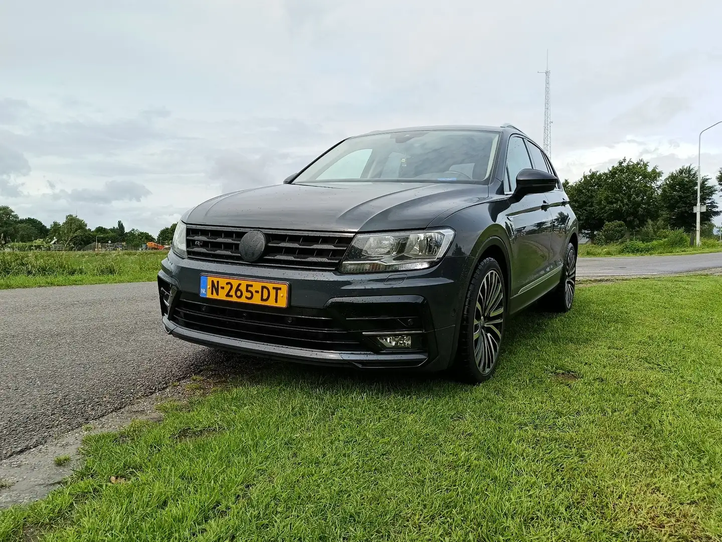 Volkswagen Tiguan 1.4 TSI ACT CL Bns R Grijs - 1