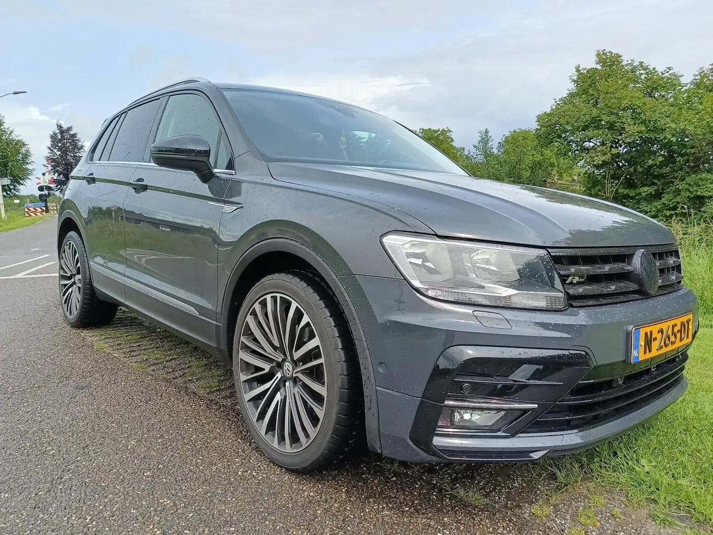 Volkswagen Tiguan 1.4 TSI ACT CL Bns R Grijs - 2