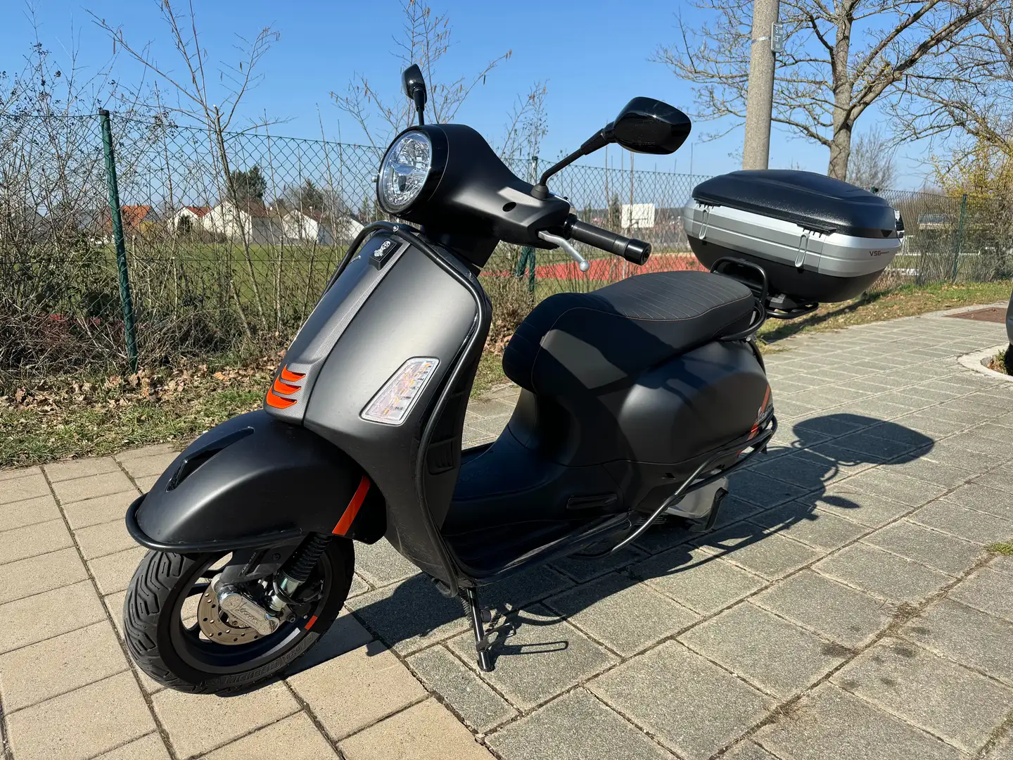 Vespa GTS Super Sport 300 schwarz-matt mit Zubehör/Give Topcase, Garantie Schwarz - 1