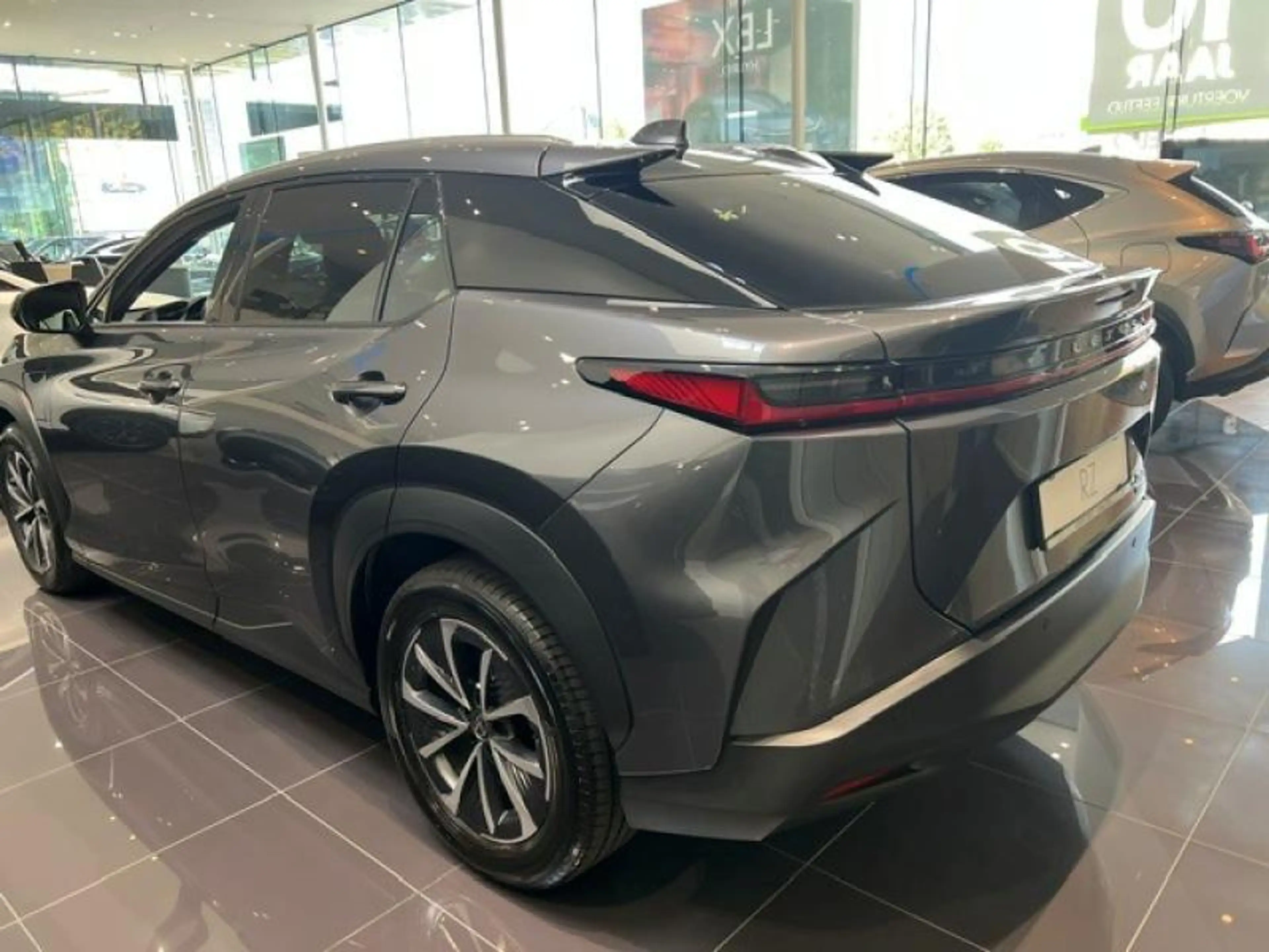 Lexus RZ Executive Line — photo 4