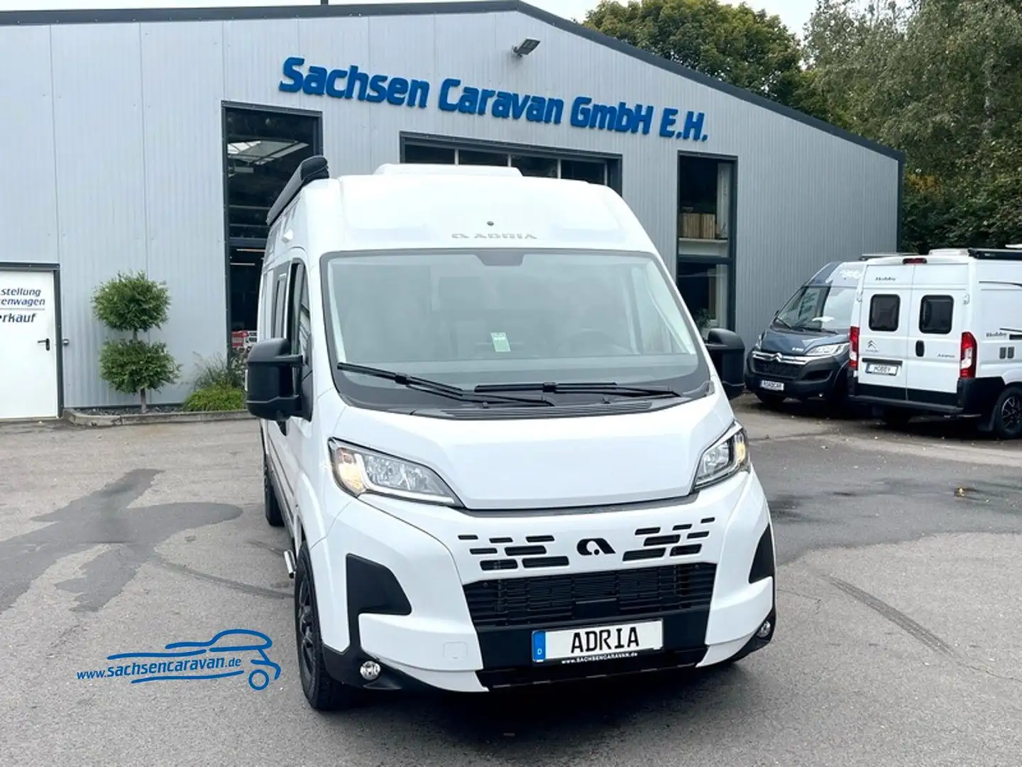 Adria Twin ALL-IN 600 SPB Naviceiver mit MFL/BT/RFK Weiß - 1