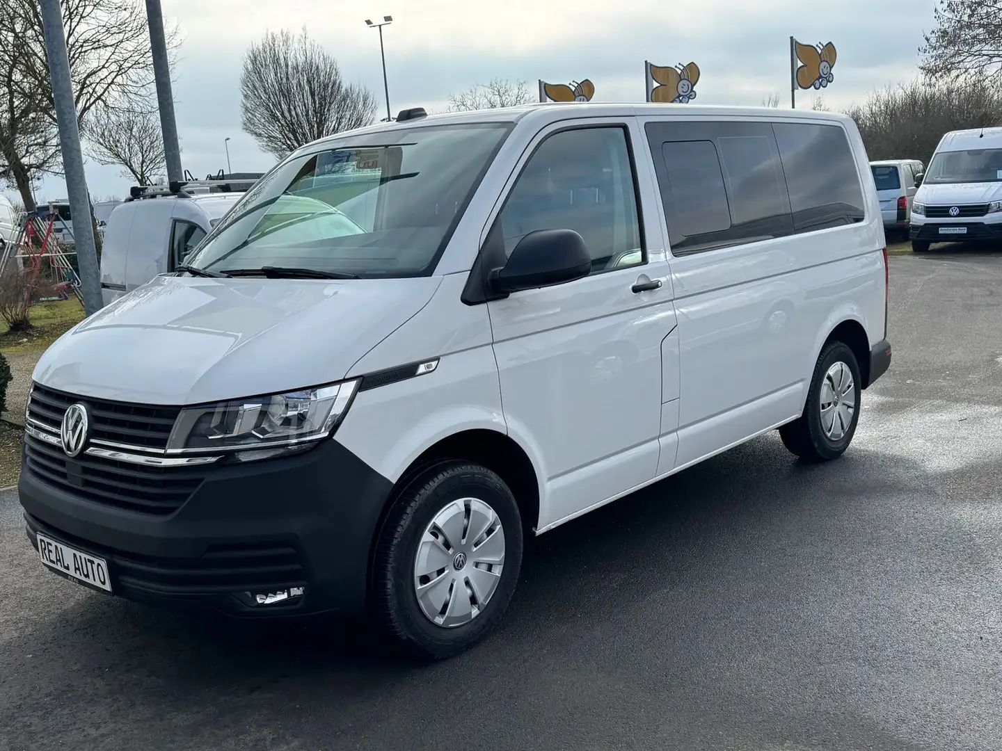 Volkswagen T6 Kombi /Transporter 6.1 4Motion DSG*9 Sitzer - 2