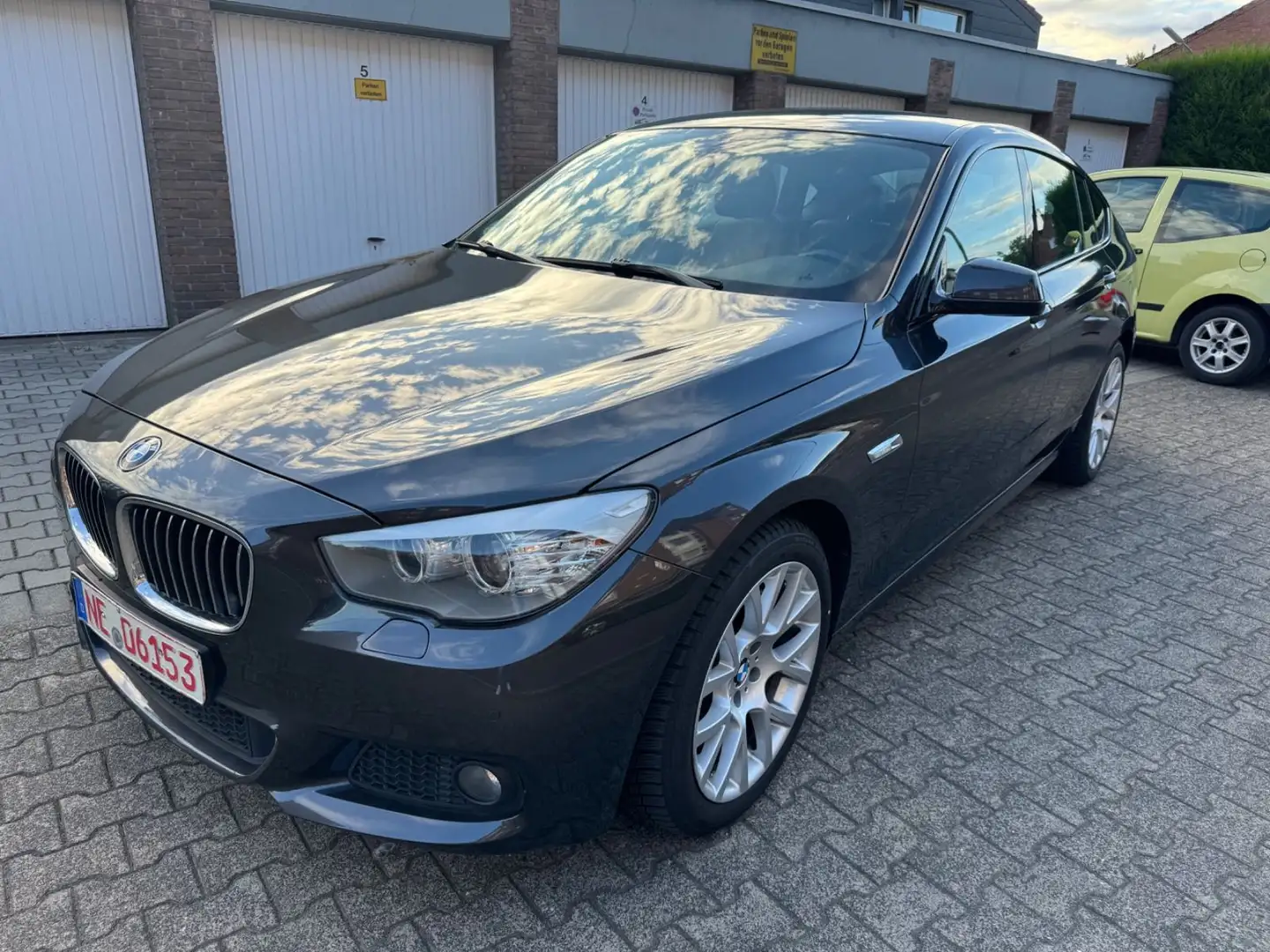 BMW 530 M Sport-Leder-Navi-1.Hand Grau - 1
