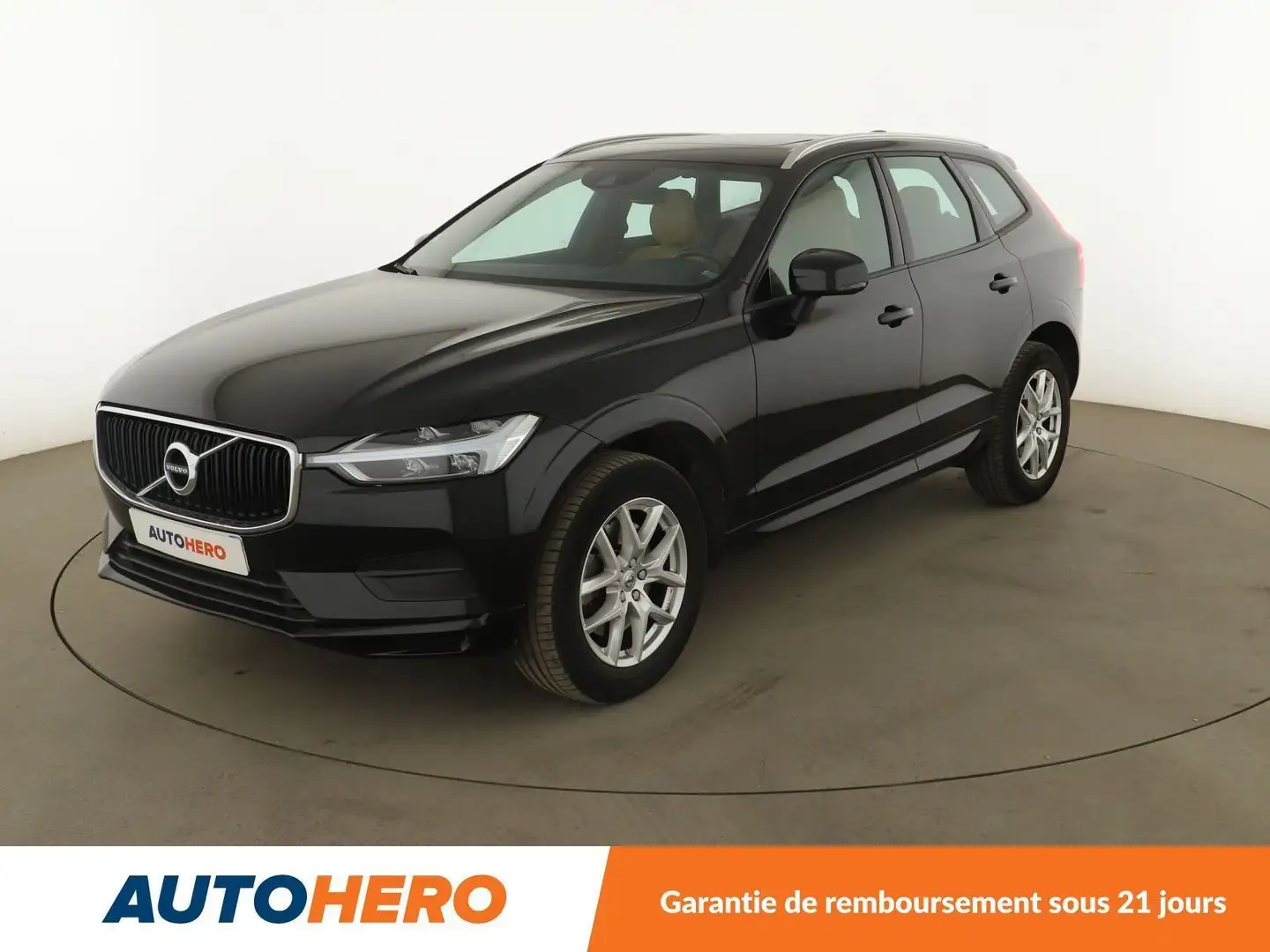 Volvo XC60 2.0 T4 Momentum Geartronic 8 Noir - 1