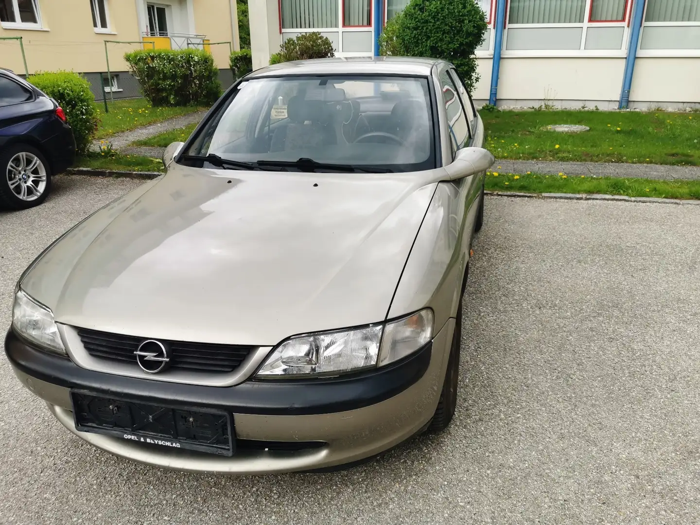 Opel Vectra 1.6 Komfort Bej - 1