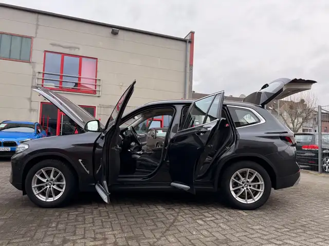 BMW X3 view 12