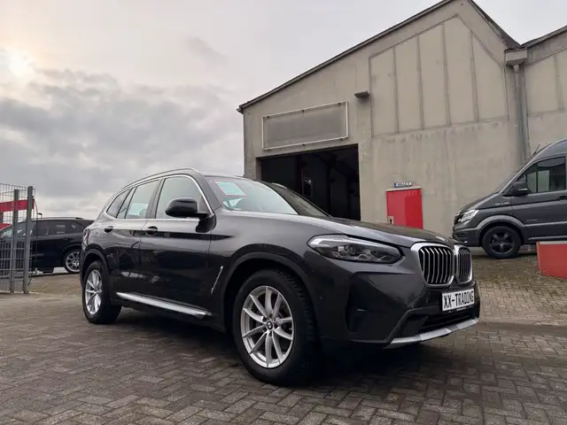 BMW X3 view 3