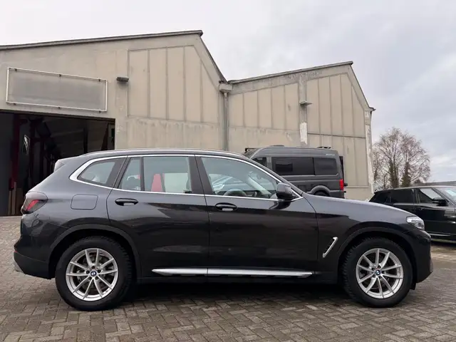 BMW X3 view 4