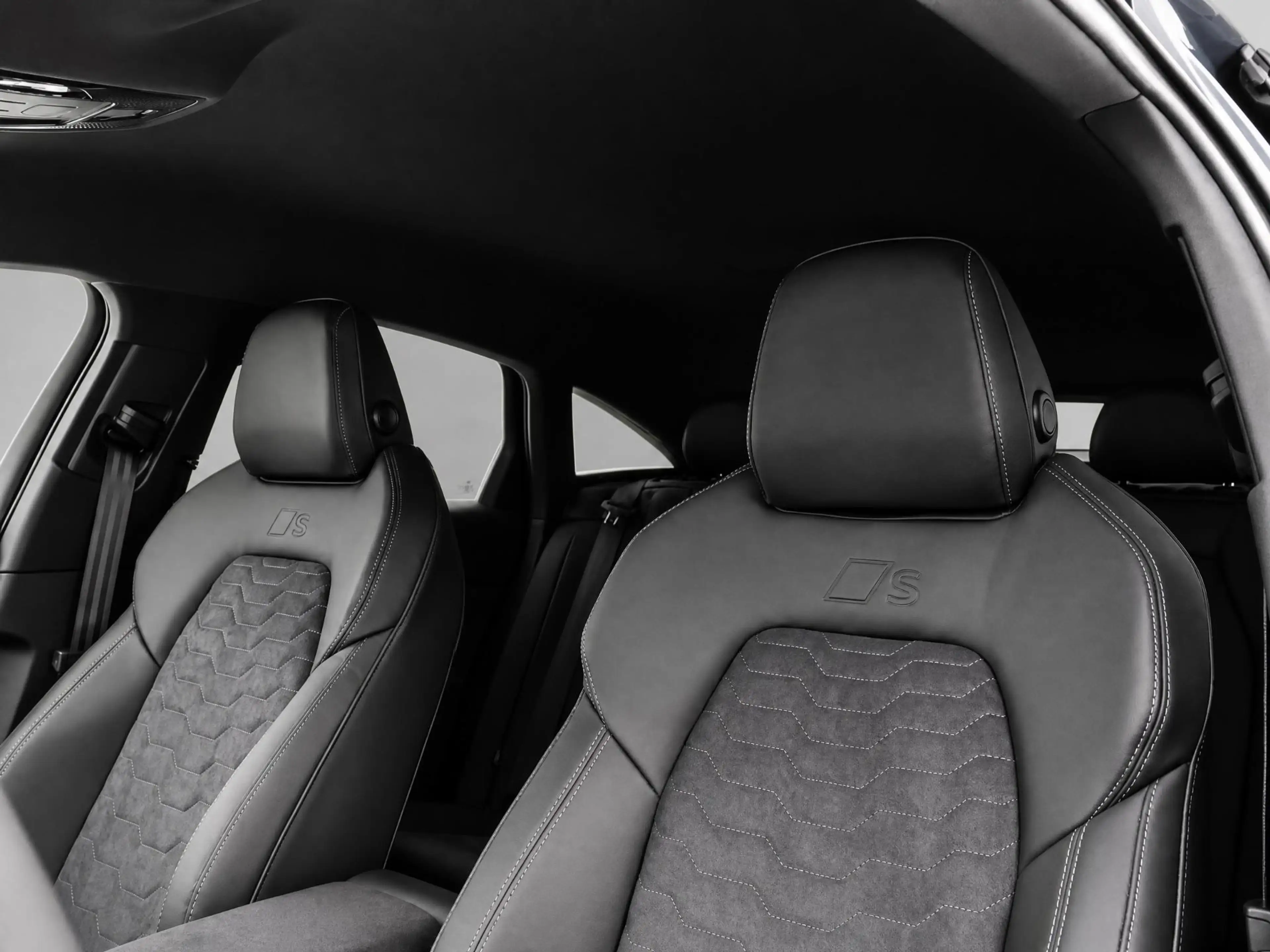 Audi A6 e-tron Sportback S edition 286 PK · Privacy glas · Opberg — photo 4