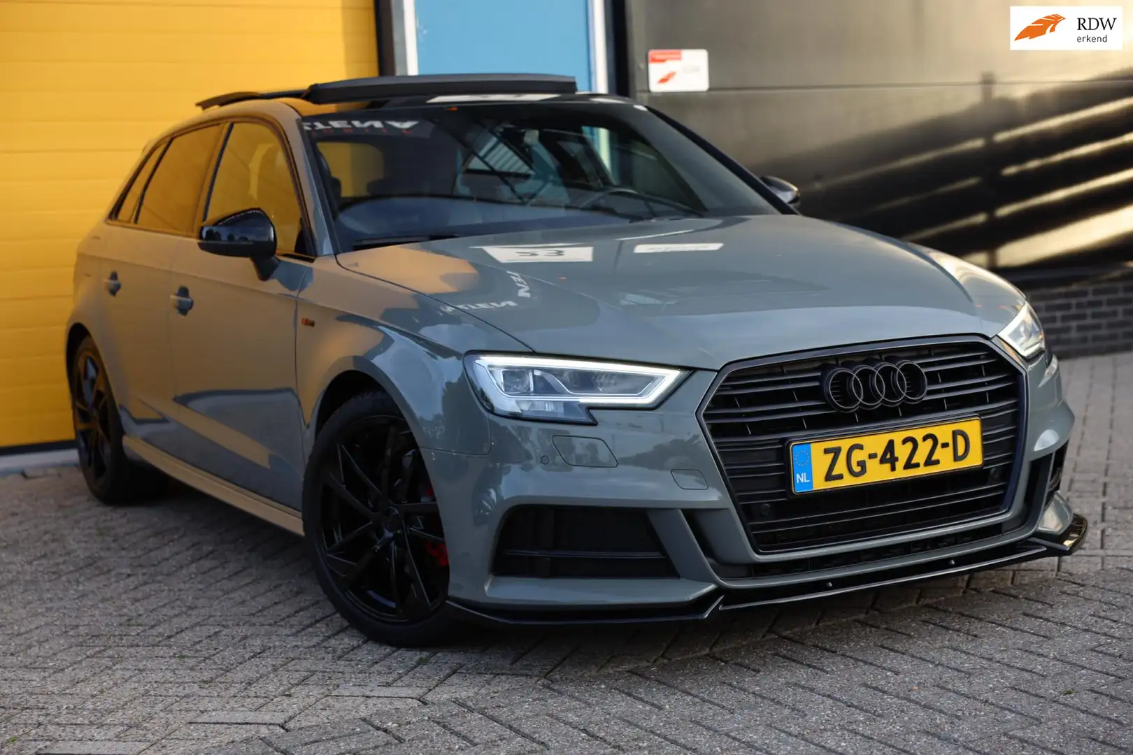 Audi A3 Sportback 35 TFSI 3 x S Line / Aut / NAP / Navi / Gris - 1