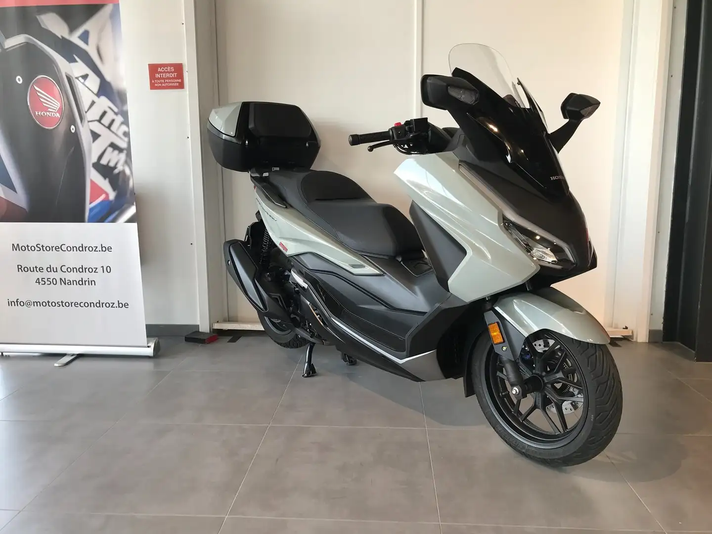 Honda Forza 350 Forza 350 + Top Box Grijs - 2