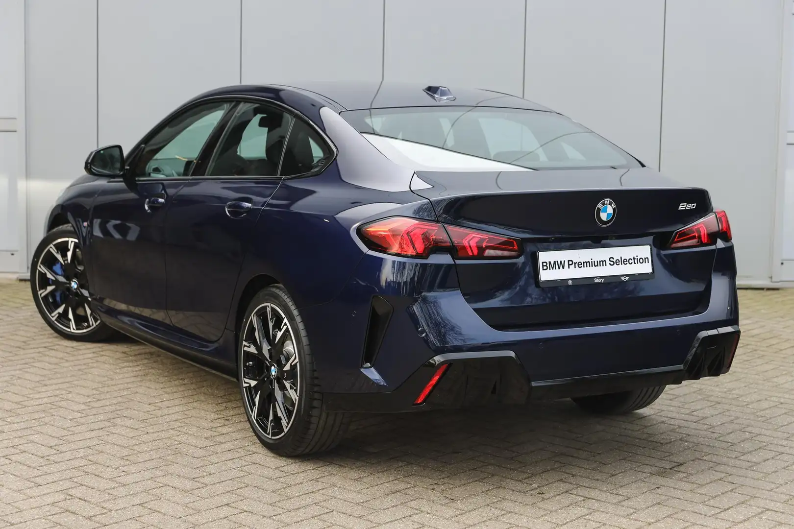 BMW 220 2 Serie Gran Coupé High Executive M Sport Automaat Blauw - 2