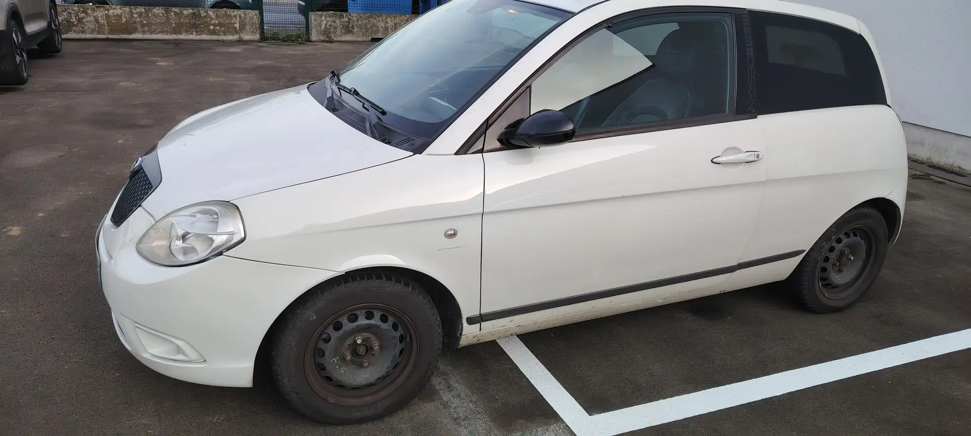 Lancia Ypsilon Ypsilon 1.4 16vMomo Design - 1