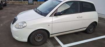 Ypsilon 1.4 16vMomo Design