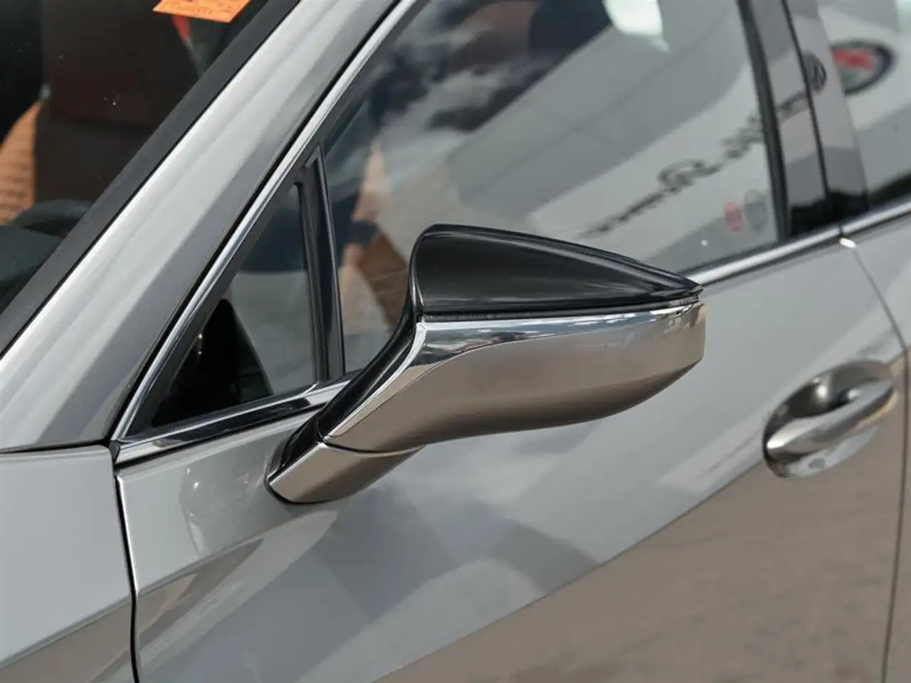 Lexus UX снимка Lexus UX