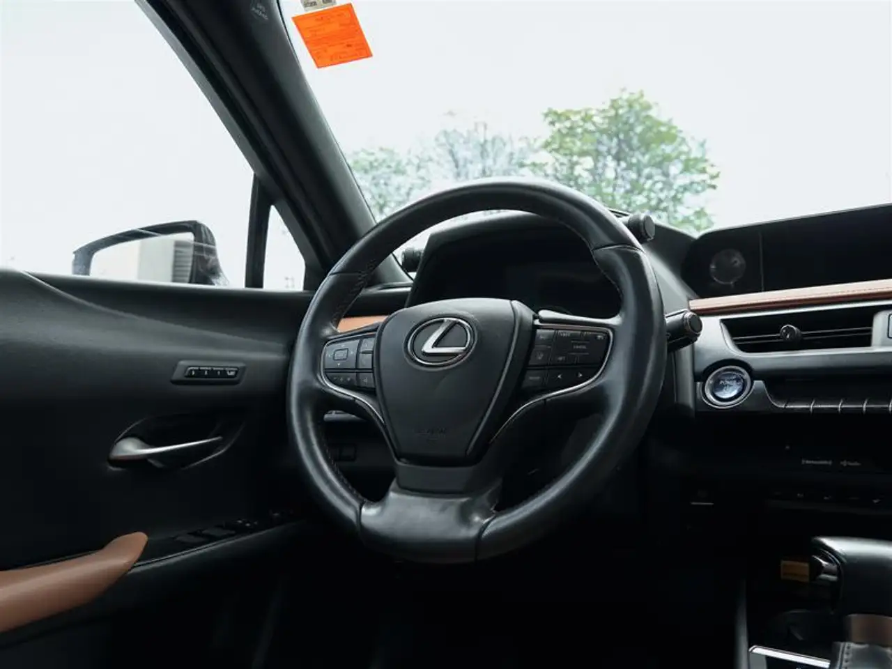 Lexus UX снимка Lexus UX