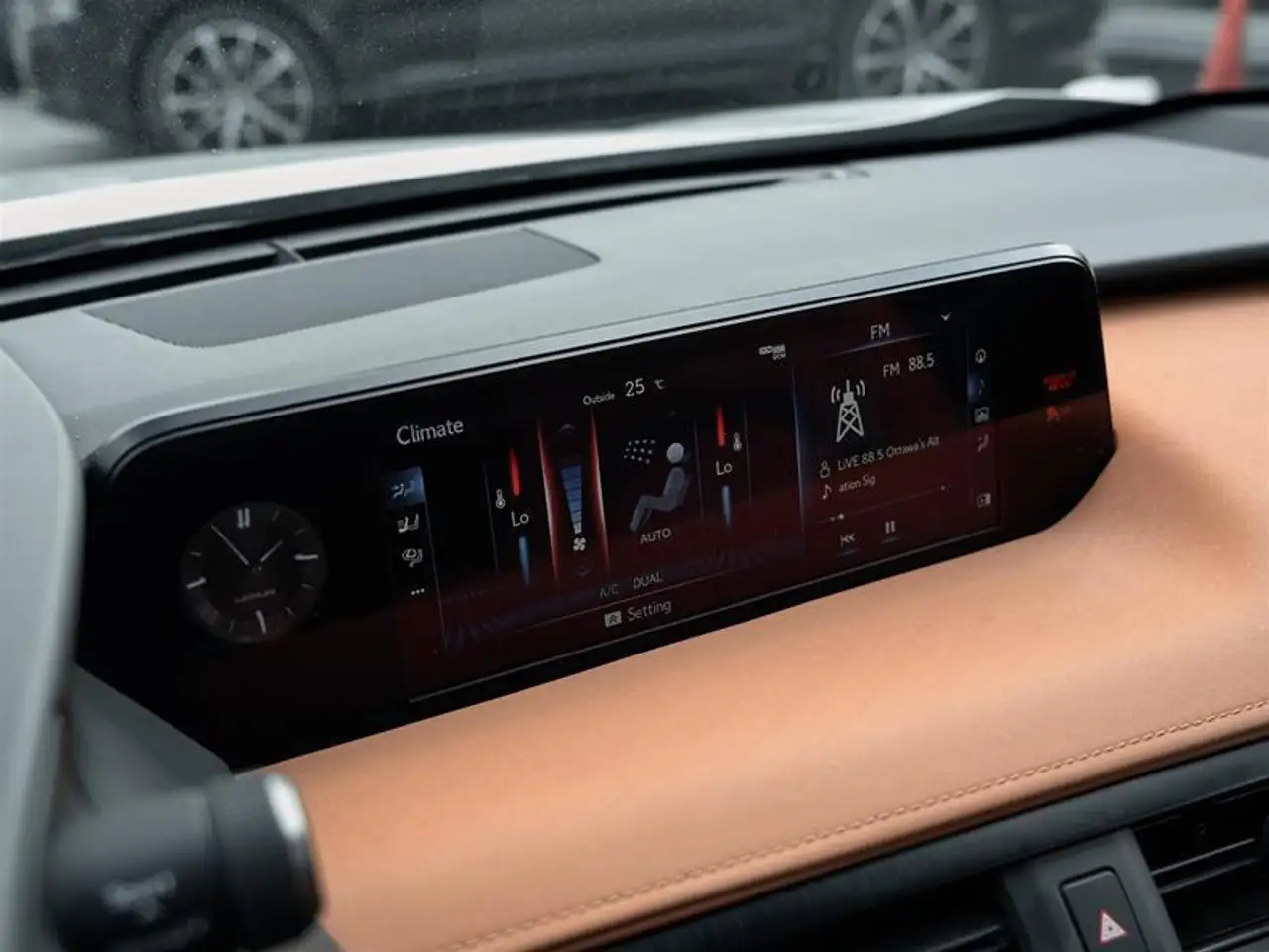 Lexus UX снимка Lexus UX
