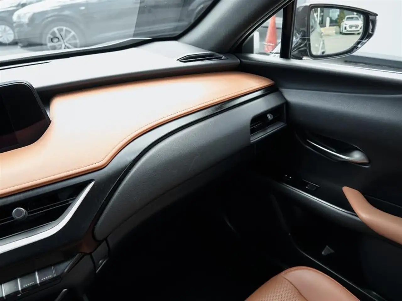 Lexus UX снимка Lexus UX