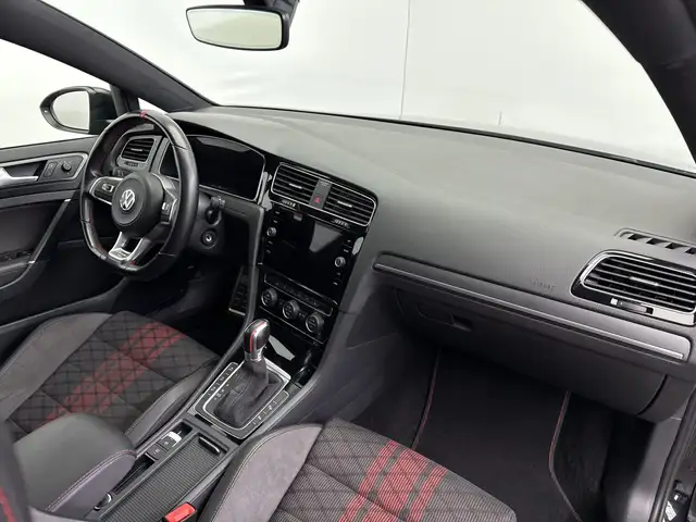 Volkswagen Golf view 10