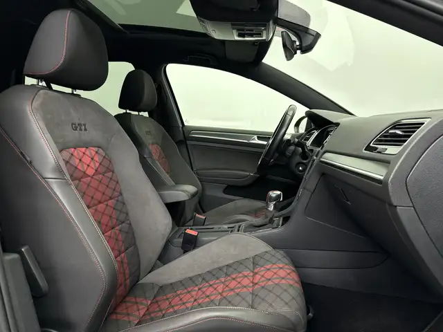 Volkswagen Golf view 11