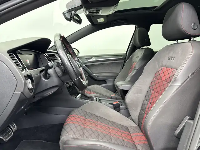 Volkswagen Golf view 8