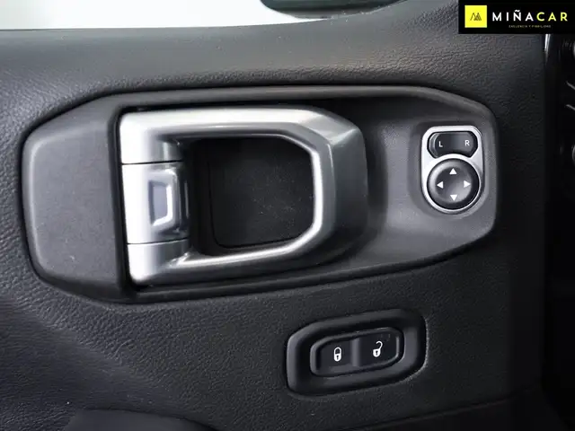 Jeep Wrangler view 26