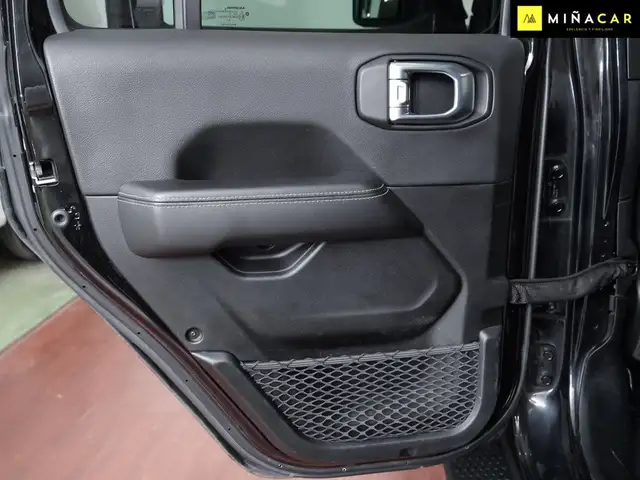 Jeep Wrangler view 27