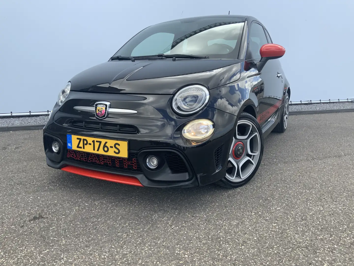 Fiat 500C Abarth 1.4 T-Jet 595 Automaat Euro 6 Zwart - 2