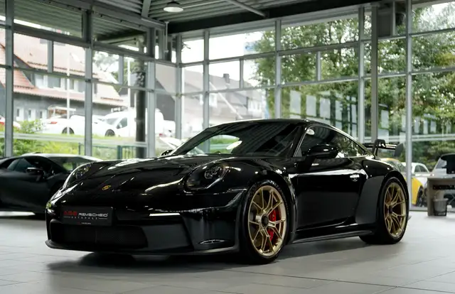 Porsche 911 view 4