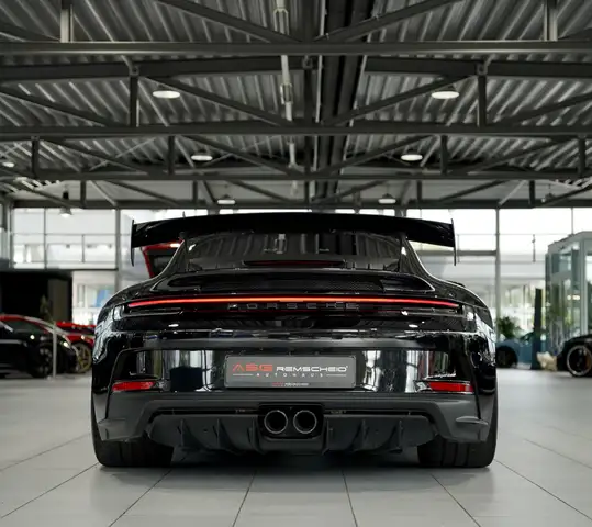 Porsche 911 view 8