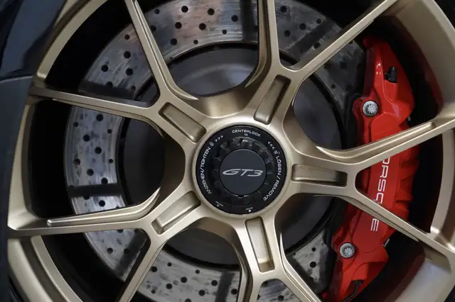 Porsche 911 view 15