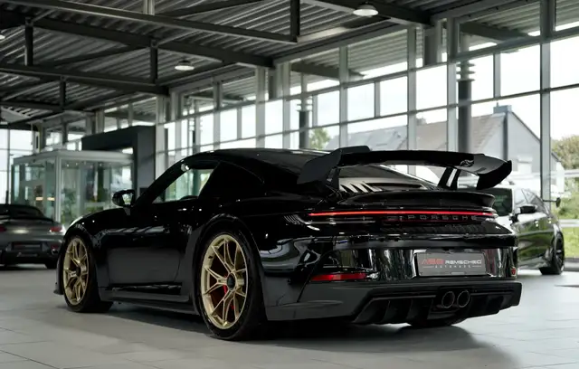 Porsche 911 view 9
