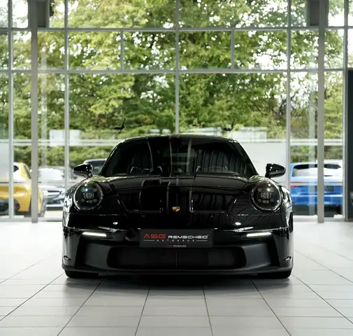 Porsche 911 view 3