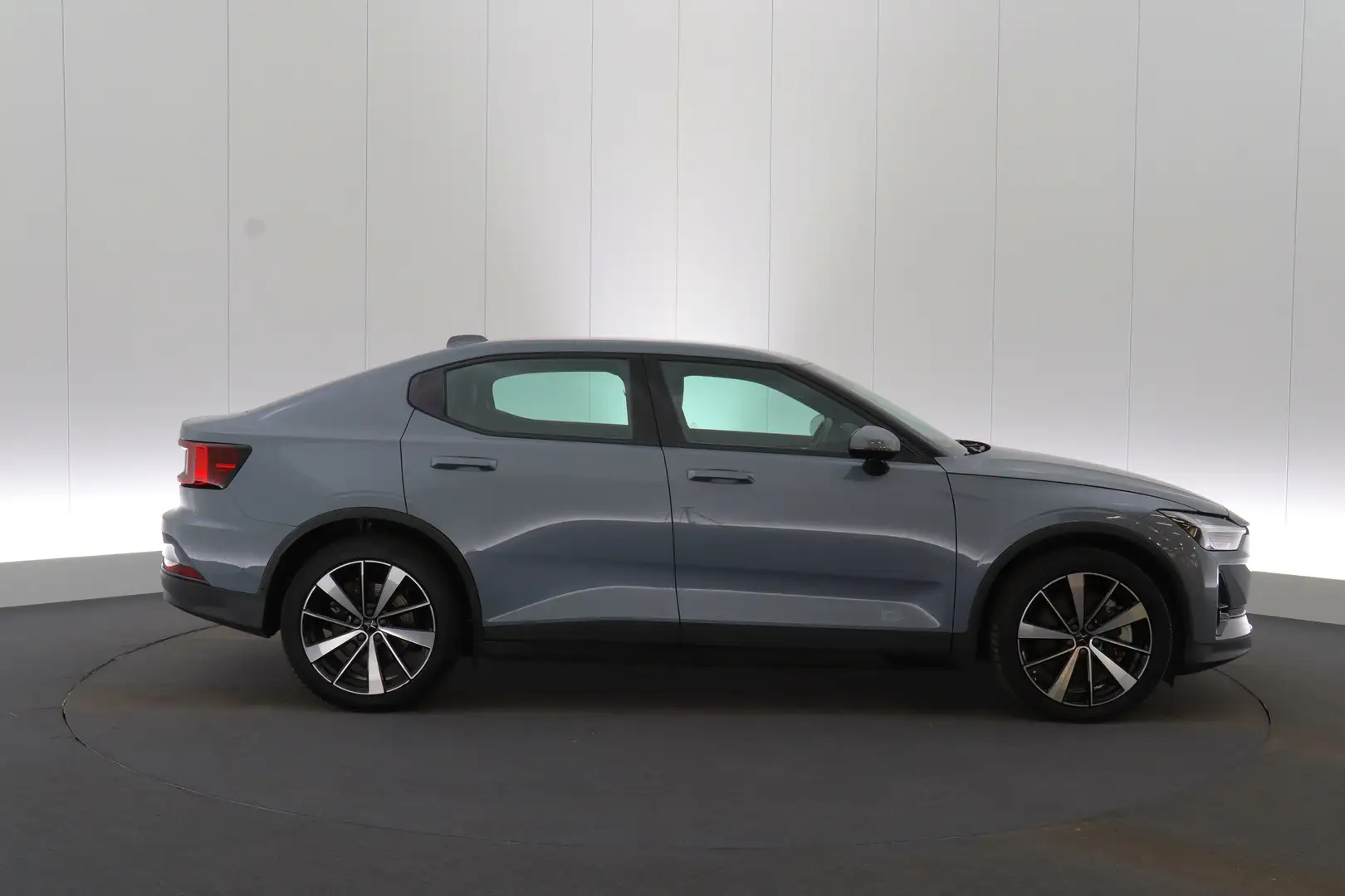 Polestar 2 64 kWh Single Motor Standard Range LED GPS PDC 360 Grijs - 2