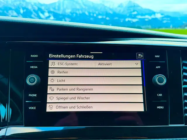 Volkswagen T6.1 Multivan Highline 2.0 TDI 4Motion AHK 2x Schiebetüre Ansicht 28