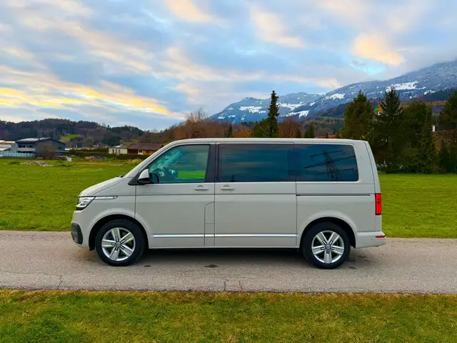 Volkswagen T6.1 Multivan Highline 2.0 TDI 4Motion AHK 2x Schiebetüre Ansicht 3