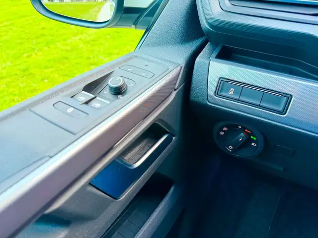 Volkswagen T6.1 Multivan Highline 2.0 TDI 4Motion AHK 2x Schiebetüre Ansicht 19