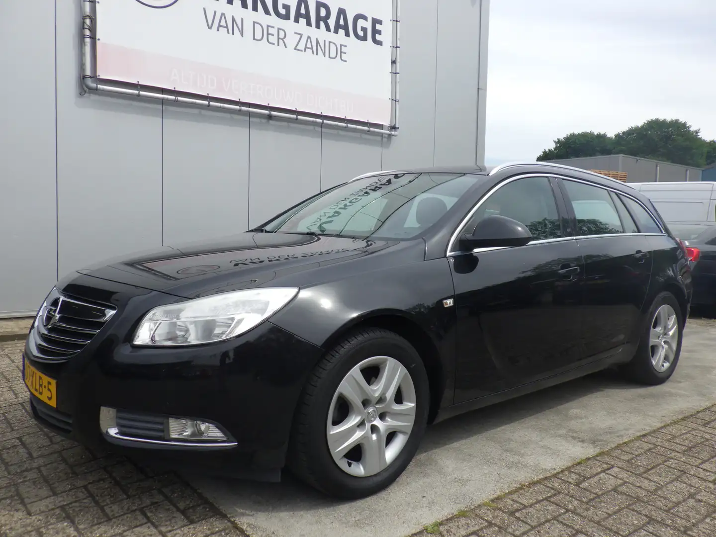 Opel Insignia Sports Tourer 1.4 Turbo EcoFLEX Edition, Airco, Cr Zwart - 2
